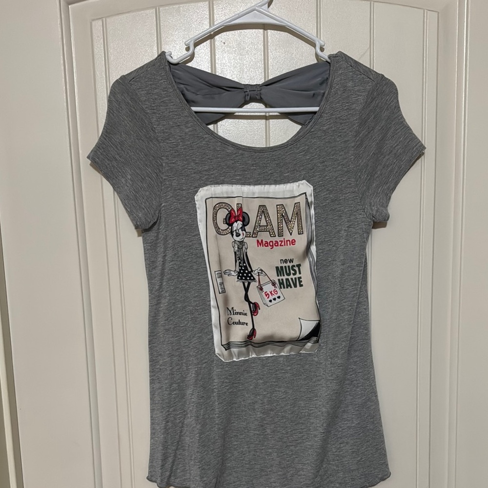 Gray Cut Out Graphic Tee with Pink Highlights
